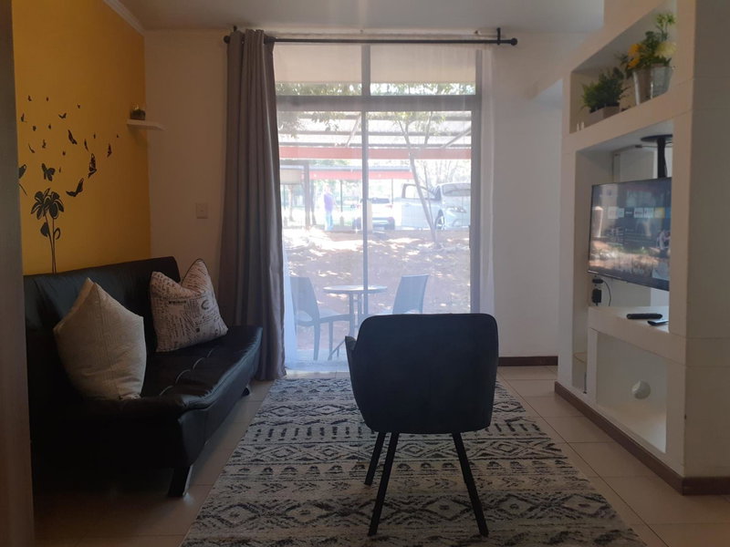 Spacious 1 Bed in a secure golf estate.WIFI, Honeydew, South Africa