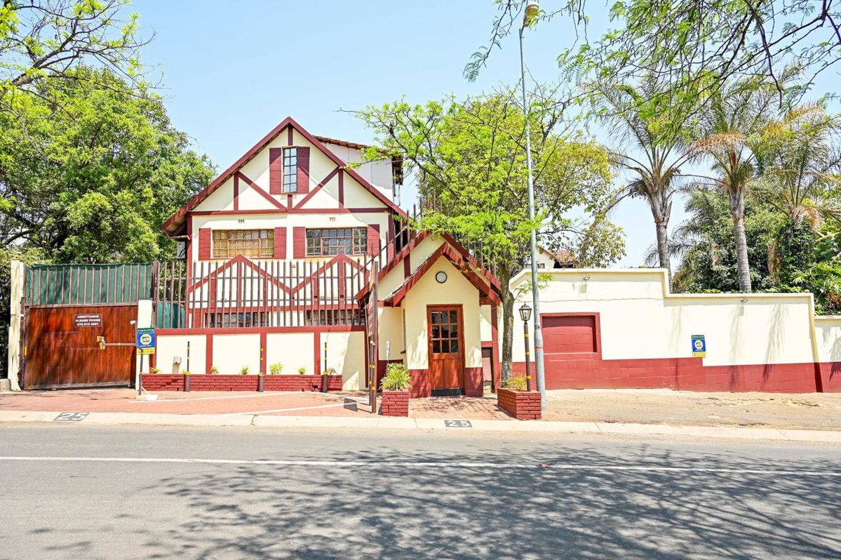 Hotel · Tudor Lodge Guest House, Johannesburg