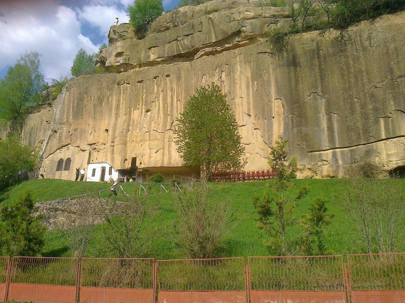 Surasul Muntelui, Dragoslavele, Romania