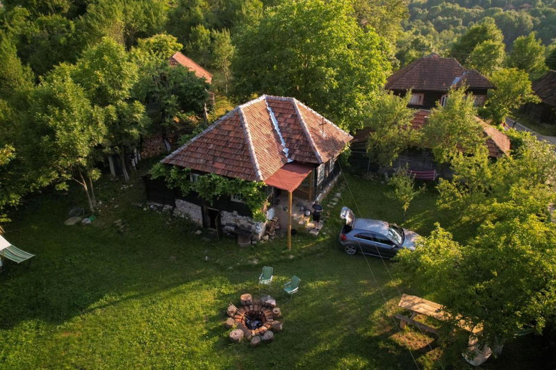 Casa Padureana - Log House from 1860, Hunedoara, Romania