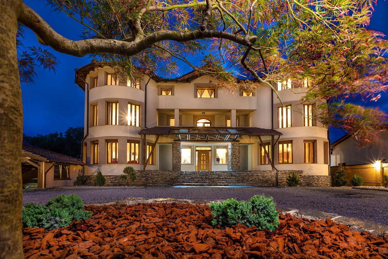 Transilvania Mansion, Braşov, Romania