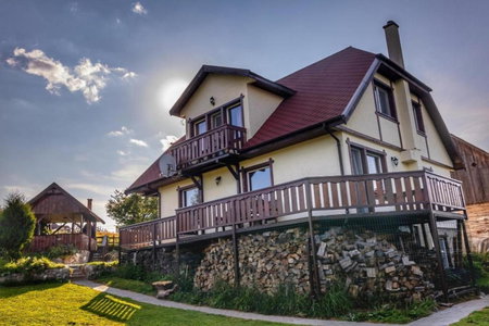 Cabana Mosneagului, Fundata, Romania