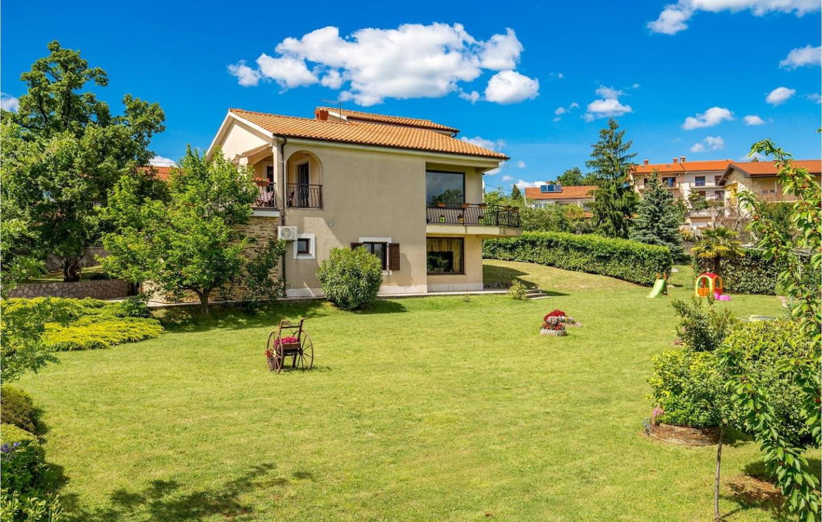 Hotel · Sweet, Marinići