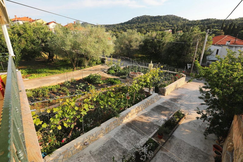 Senkini Dvori, Sutomišćica, Croatia