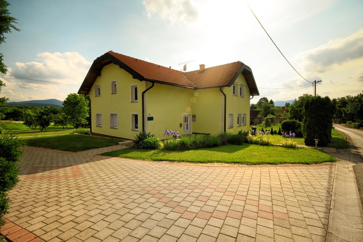 Hotel · Apartment & Rooms Arija, Drežnik Grad
