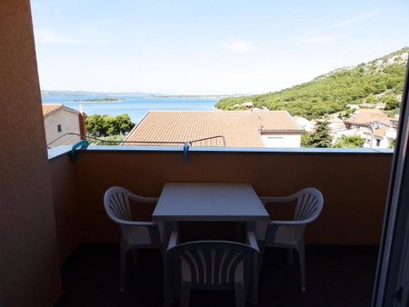 Apartment Sea View Šarić, Drage, Croatia