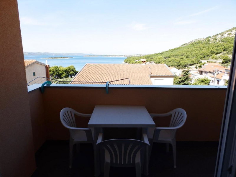 Apartment Sea View Šarić, Drage, Croatia