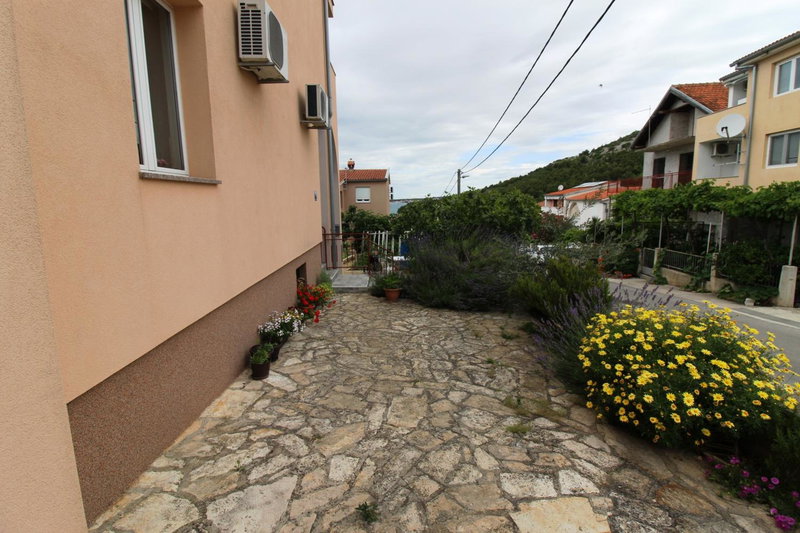 Apartment Sea View Šarić, Drage, Croatia