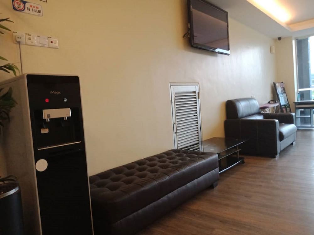 Hotel · Hotel 77, Serendah