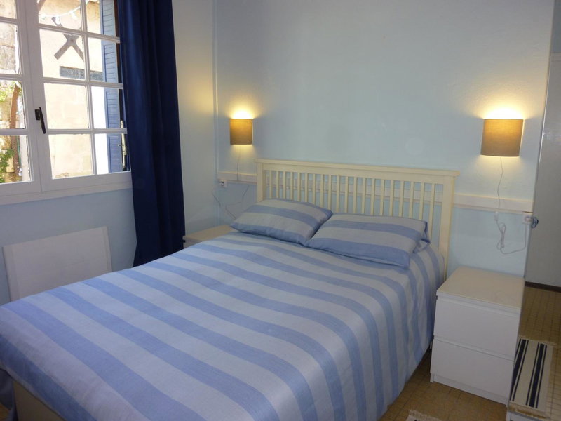 Tour Rouge Gites, Virazeil, France