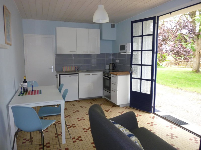 Tour Rouge Gites, Virazeil, France
