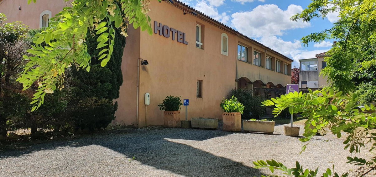 Hotel · Le Mas Du Colombier, Cadenet
