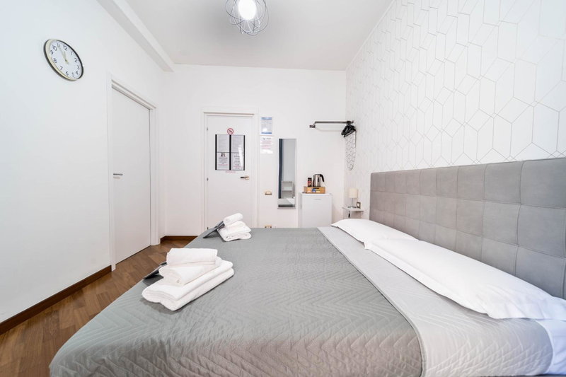 Dante 138 Class rooms & apartments, Bari, Italy