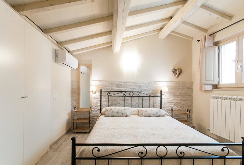 Il Lavandeto - farmhouse in the city, Siena, Italy