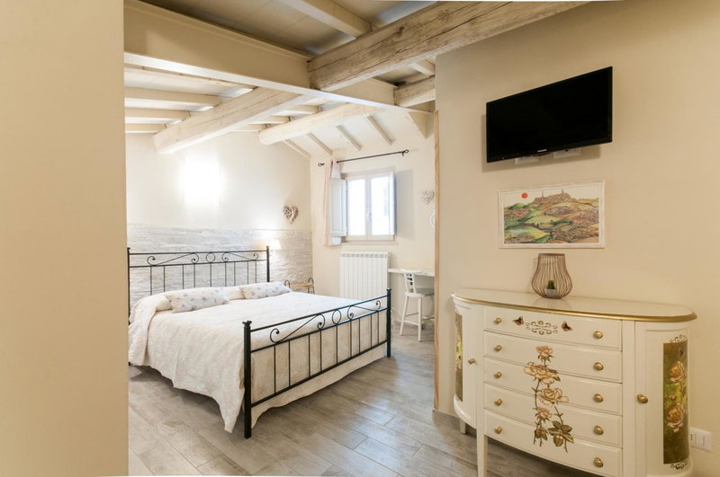 Il Lavandeto - farmhouse in the city, Siena, Italy