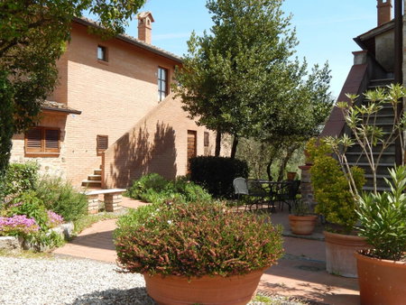 Fullino Nero Rta - Residenza Turistico Alberghiera, Siena, Italy