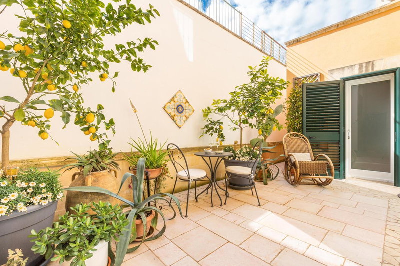 DimoraLeTreMuse Charming Guesthouse in Lecce, Lecce, Italy