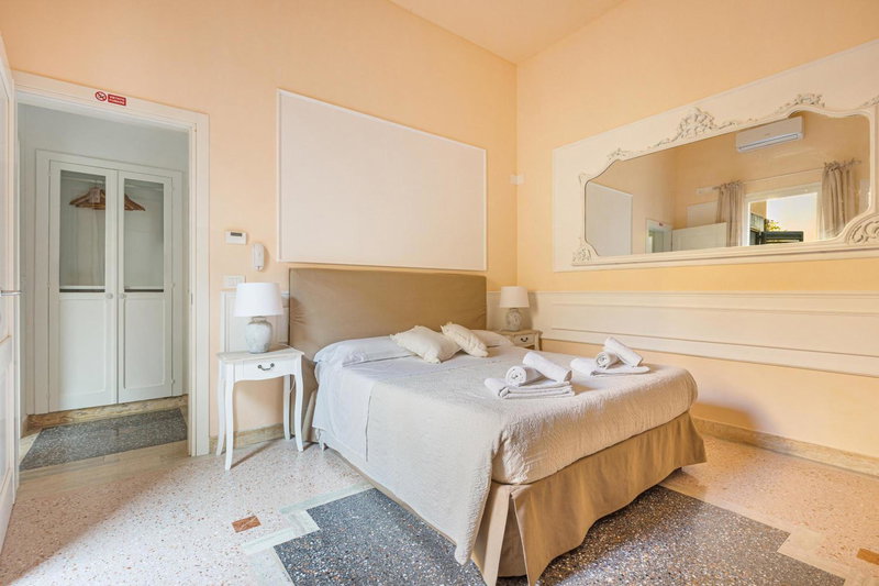 DimoraLeTreMuse Charming Guesthouse in Lecce, Lecce, Italy