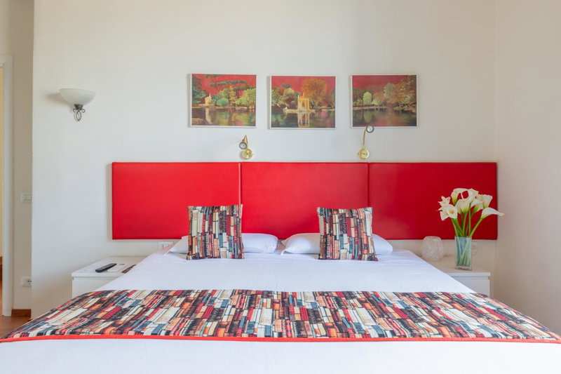 Superior Relais FCollection Temple View, Rome, Italy