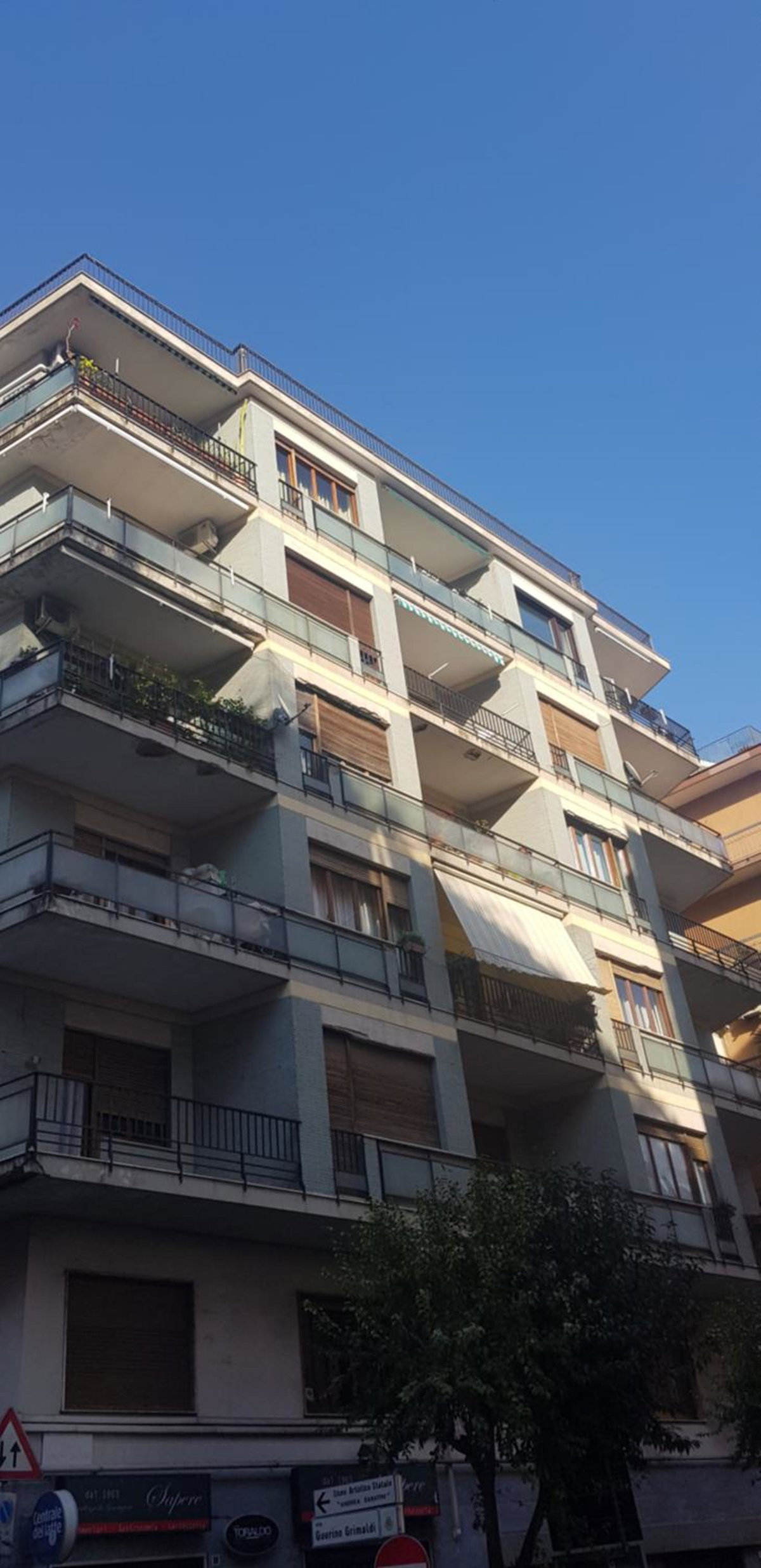 Quattro Briganti, Italia