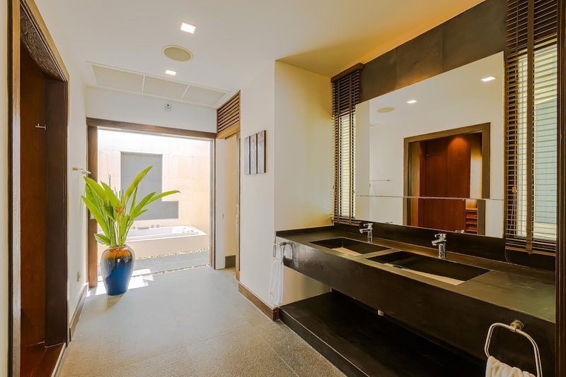 7 Bedrooms Mansion on The Golf Course-JB, Cha-am, Thailand