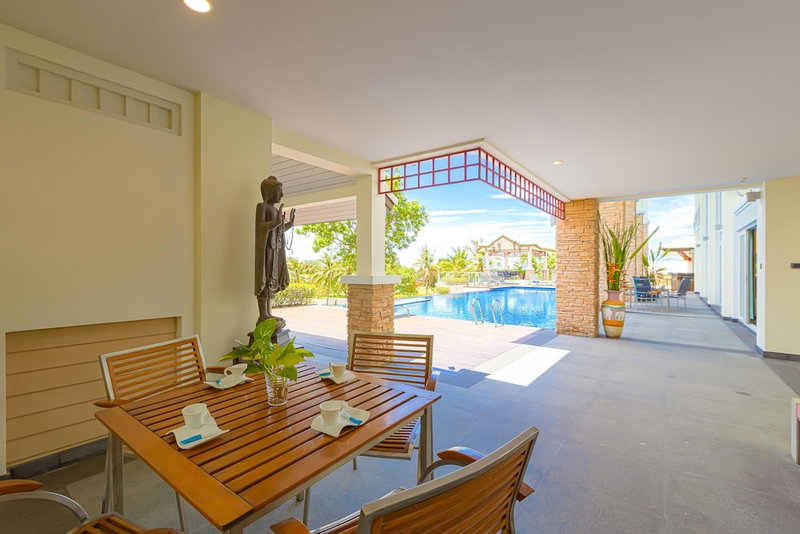 7 Bedrooms Mansion on The Golf Course-JB, Cha-am, Thailand