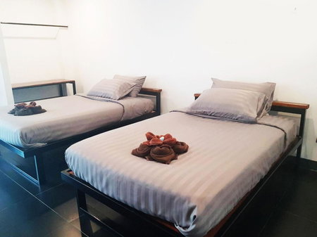 Bed Tel, Ban Kaeo, Thailand