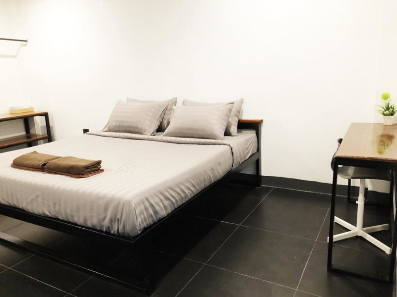 Bed Tel, Ban Kaeo, Thailand