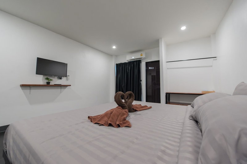 Bed Tel, Ban Kaeo, Thailand