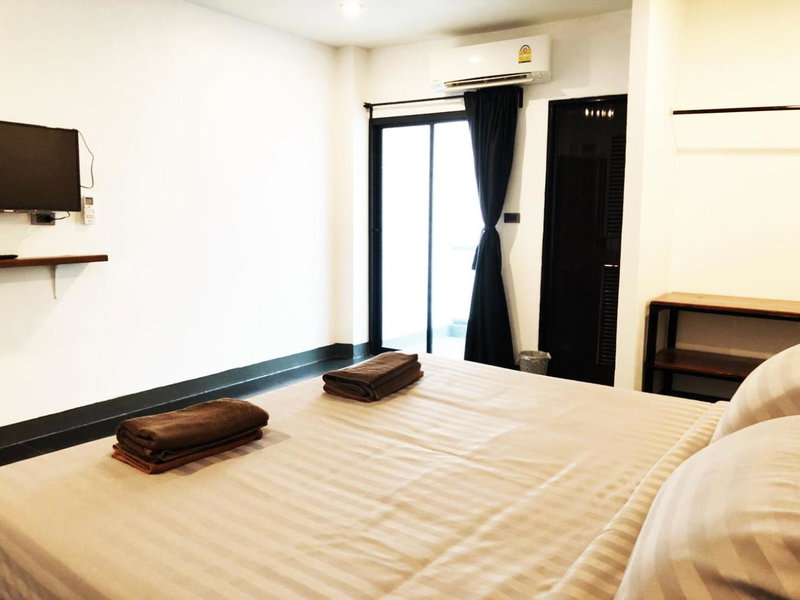 Bed Tel, Ban Kaeo, Thailand