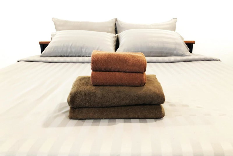 Bed Tel, Ban Kaeo, Thailand