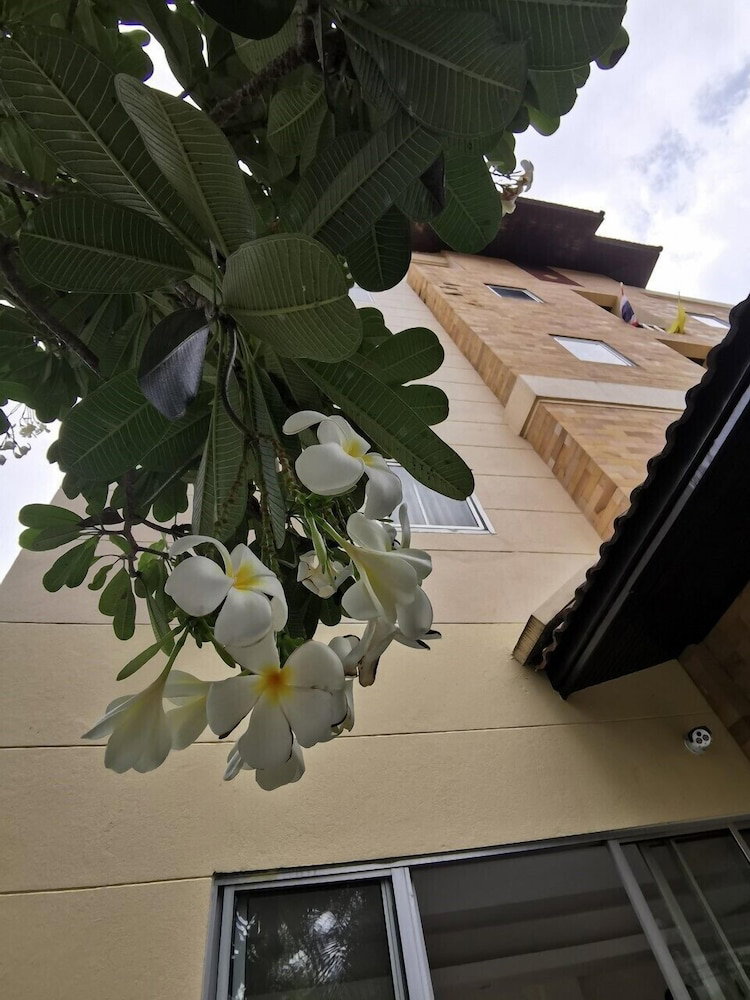 Hotel · Suklutai Hotel & Serviced Apartment, Bang Khla