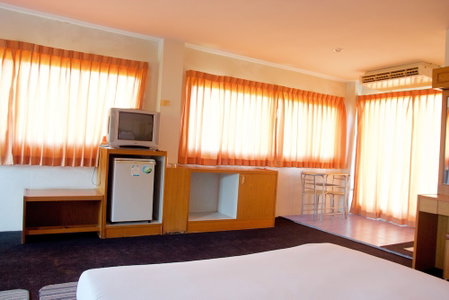 Sichang Shine Khao Resort, Ko Sichang, Thailand