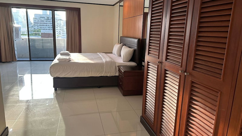 Direct Rooms at Omni Complex Nana, Bangkok, Thailand
