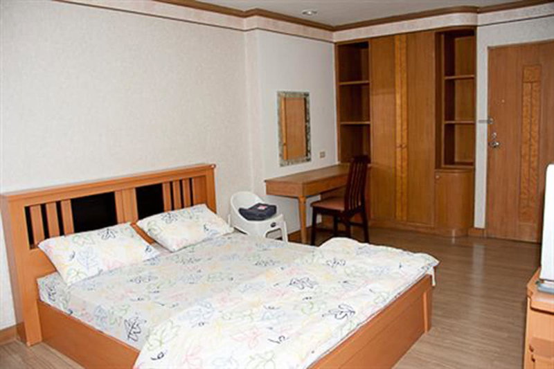 Lotus Condo Downtown, Pak Kret, Thailand