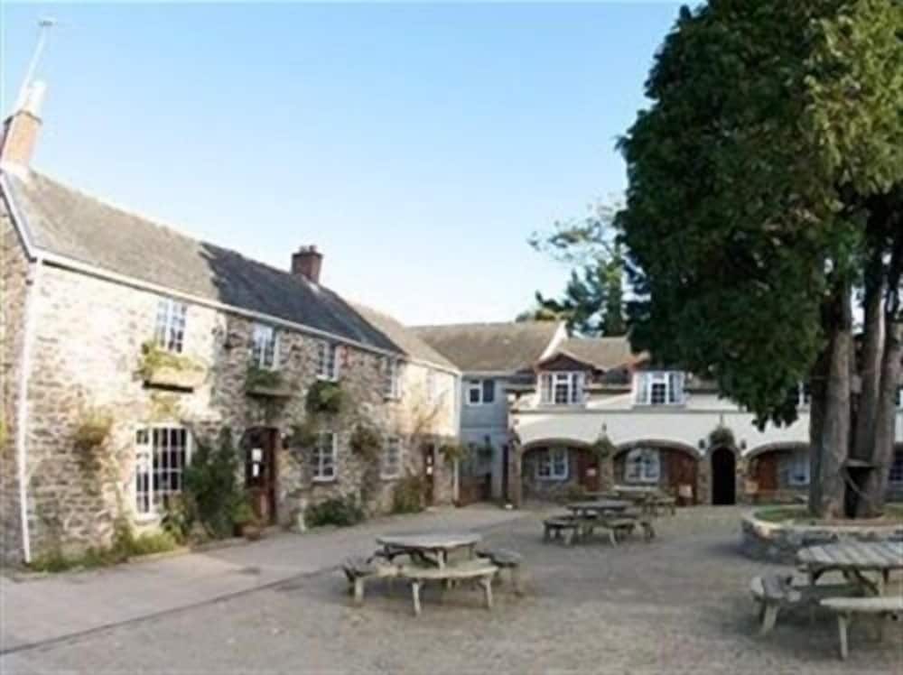 The Crooked Inn, Royaume-Uni