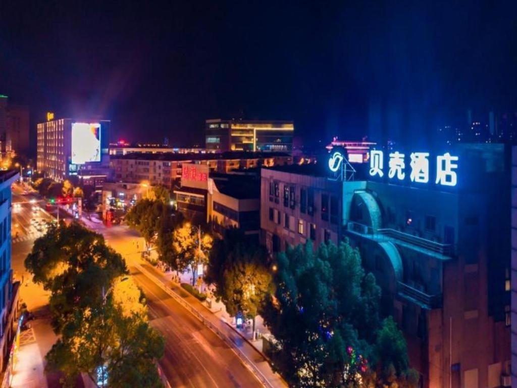 Shell Hotel Zhenjiang Danyang Baibaiban People Square, China