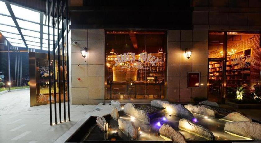 James Joyce Coffetel Chengdu Jichang Road Shenxianshu, China
