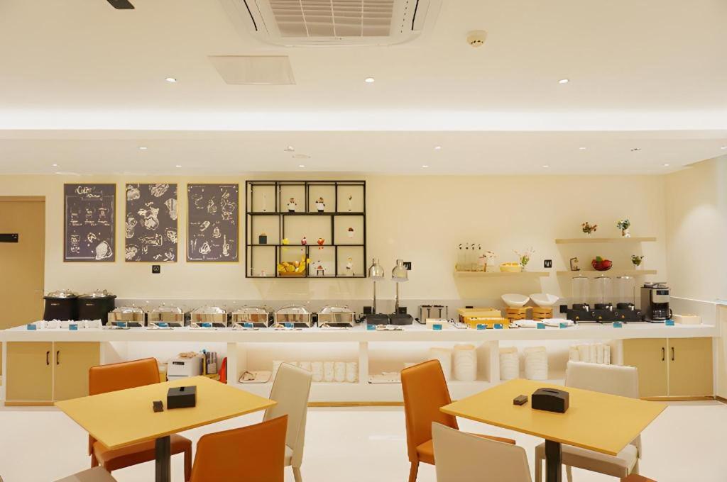 Hotel · City Comfort Inn Zhanjiang International Trade Dingsheng Plaza, Zhanjiang