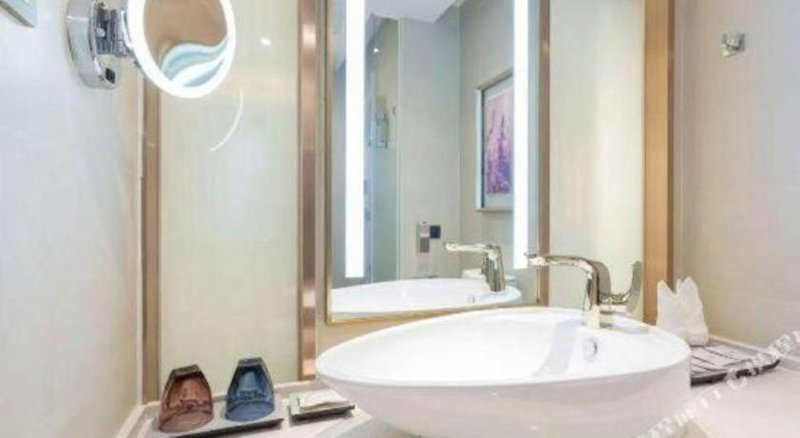 Lavande Hotel Beijing Yizhuang Development Zone JD Headquarter, Ciqu, China