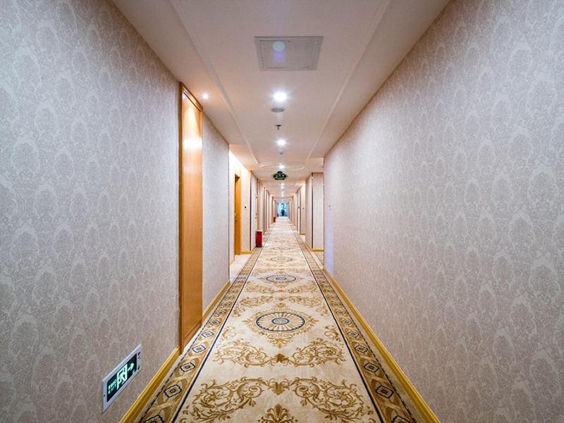 Vienna International Hotel Shenzhen Bantian Jihua Road Shangxue, Shenzhen, China
