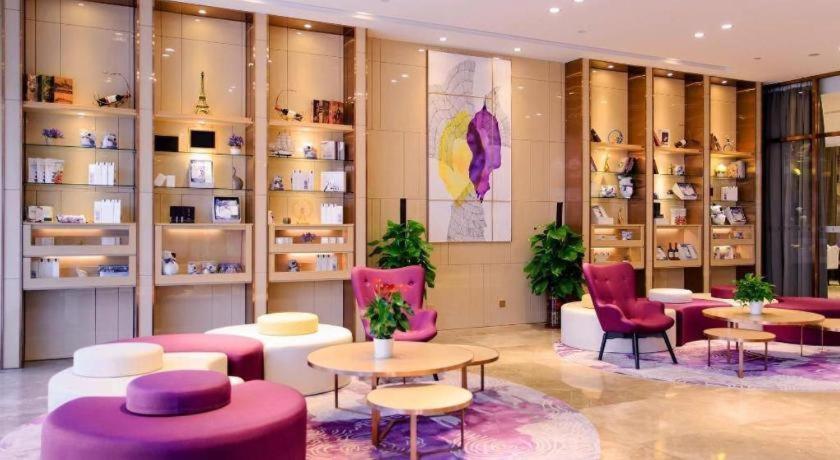 Lavande Hotel Shenzhen International Convention and Exhibition Center Shajing Jingji Baina, China
