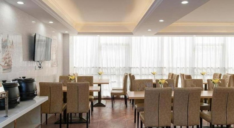 Vienna Hotel Guangdong Jiangmen Yingbin Avenue, Jiangmen, China