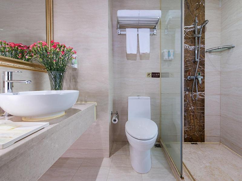 Vienna Hotel Shenzhen Pingdi, Longgang, China