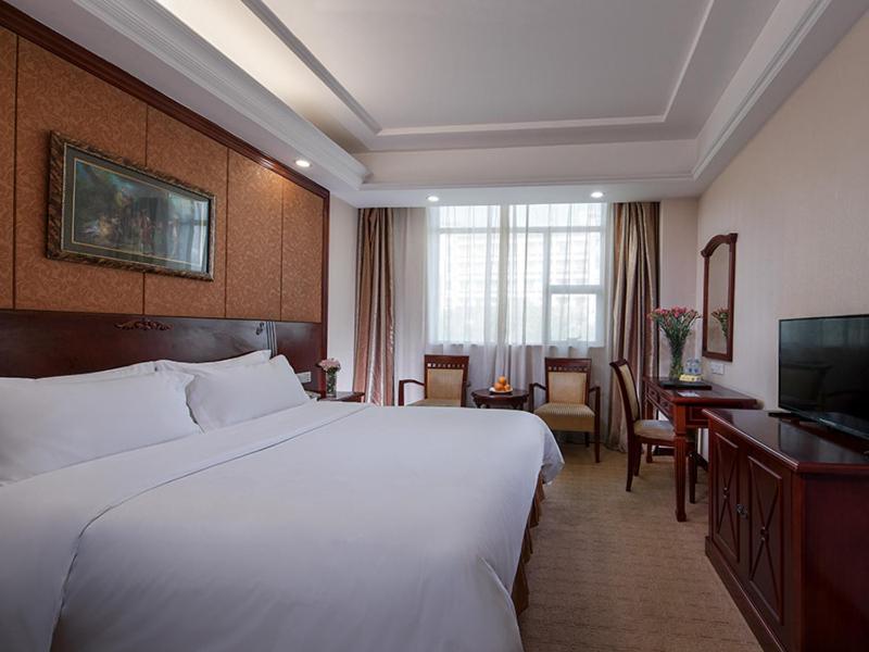 Vienna Hotel Shenzhen Pingdi, Longgang, China