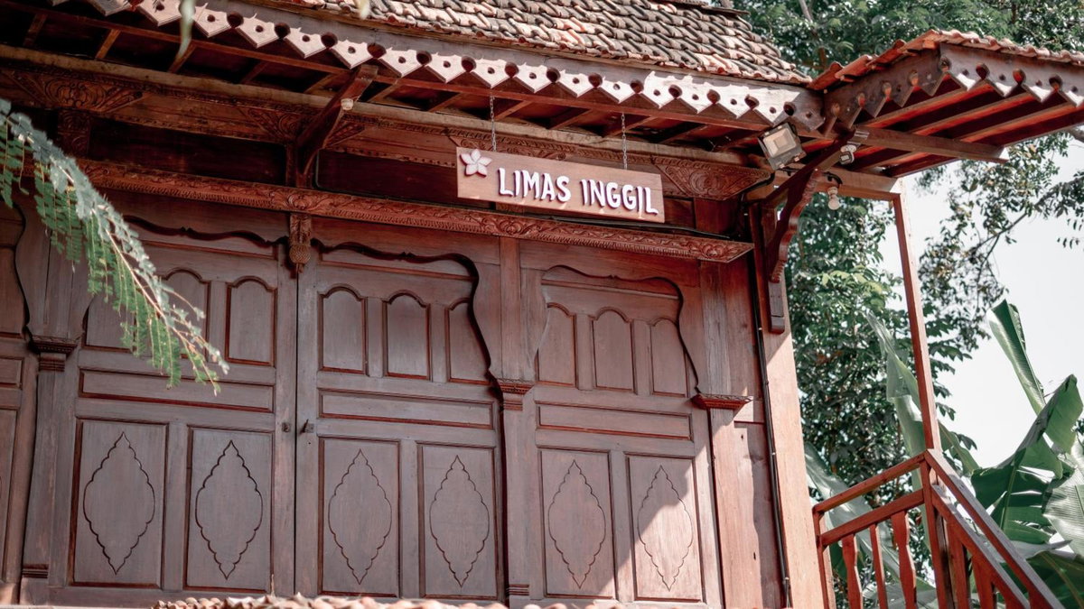 Cokro Hinggil - Traditional View, Indonesia