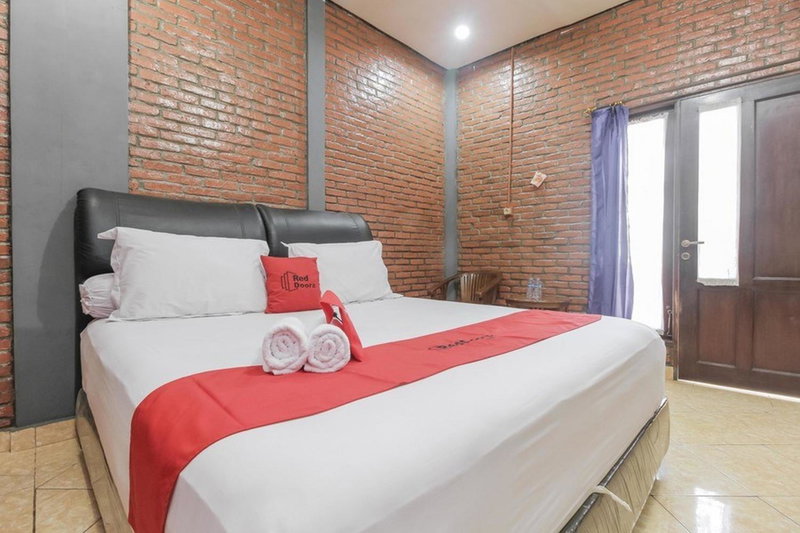 RedDoorz Plus At Ampera Raya, Jakarta, Indonesia