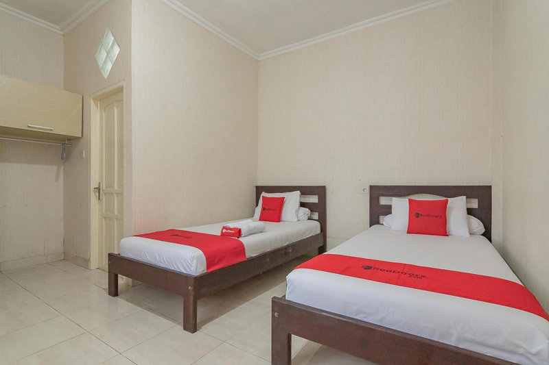 RedDoorz Syariah near Terminal Batu Ampar 2, Balikpapan, Indonesia