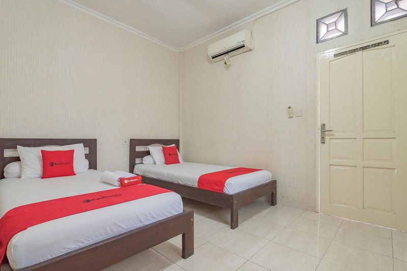 RedDoorz Syariah near Terminal Batu Ampar 2, Balikpapan, Indonesia