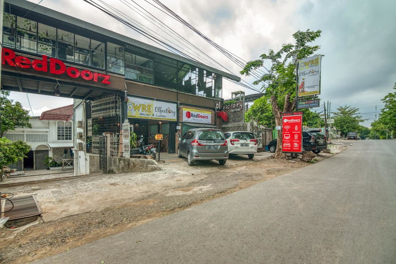 RedDoorz Plus near Akademi Kepolisian Semarang 3, Candi, Indonesia